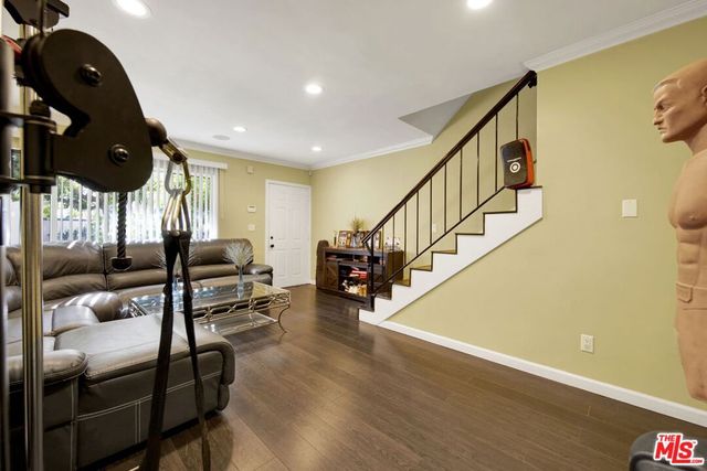 6330 Morse Avenue, North Hollywood, CA 91606