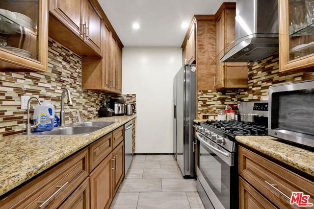 6330 Morse Avenue, North Hollywood, CA 91606