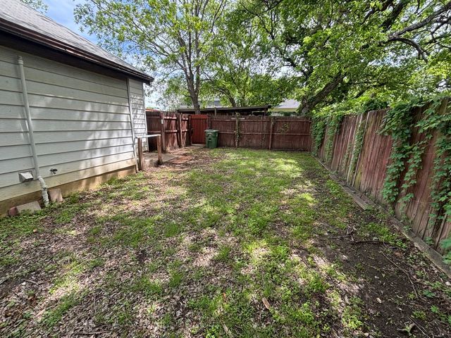 376 W Walters Street, Lewisville, TX 75057