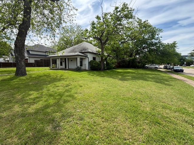 376 W Walters Street, Lewisville, TX 75057