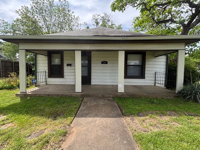 376 W Walters Street, Lewisville, TX 75057