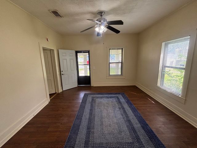 376 W Walters Street, Lewisville, TX 75057