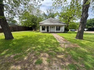 376 W Walters Street, Lewisville, TX 75057