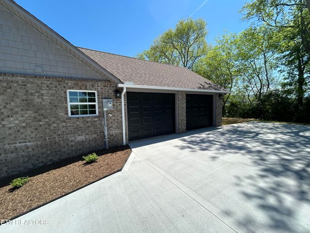 1916 Chelsea Jo Lane, Sevierville, TN 37876