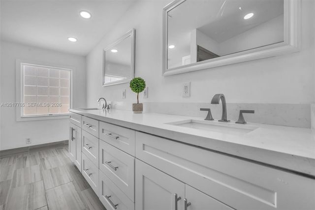 730 NW 217th Ter, Pembroke Pines, FL 33029