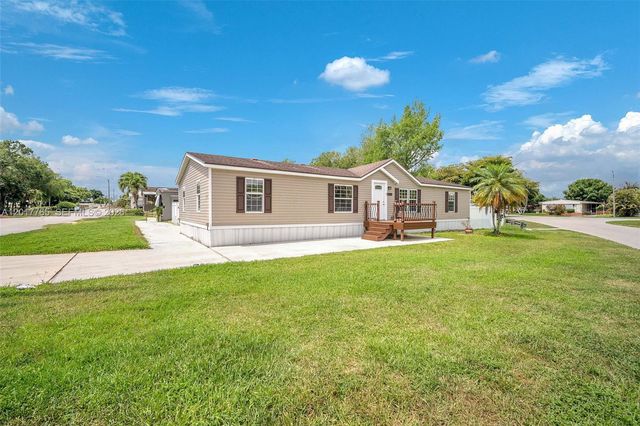 730 NW 217th Ter, Pembroke Pines, FL 33029