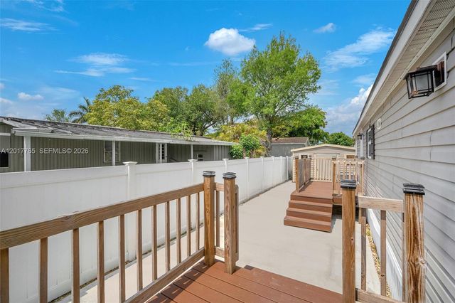 730 NW 217th Ter, Pembroke Pines, FL 33029