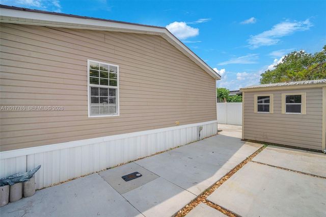 730 NW 217th Ter, Pembroke Pines, FL 33029