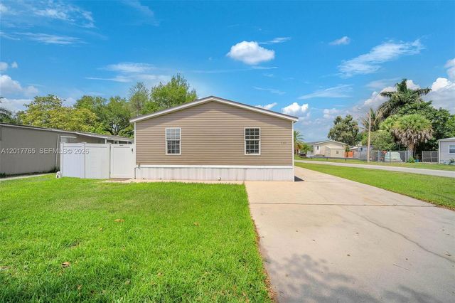 730 NW 217th Ter, Pembroke Pines, FL 33029