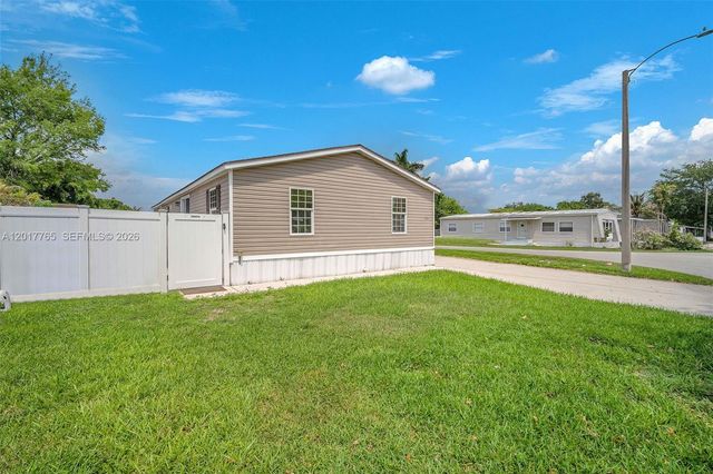 730 NW 217th Ter, Pembroke Pines, FL 33029
