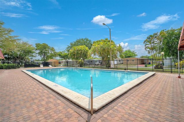 730 NW 217th Ter, Pembroke Pines, FL 33029