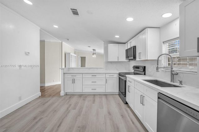 730 NW 217th Ter, Pembroke Pines, FL 33029