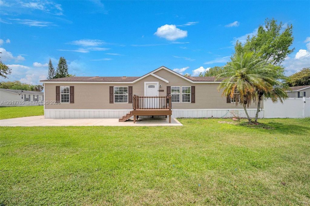 730 NW 217th Ter, Pembroke Pines, FL 33029