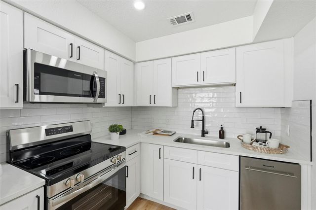 1912 BRUST AVENUE, Tampa, FL 33612