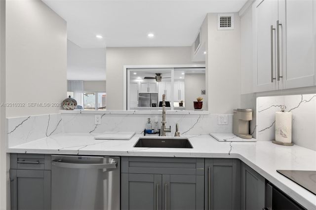 1985 S Ocean Dr 22H, Hallandale Beach, FL 33009