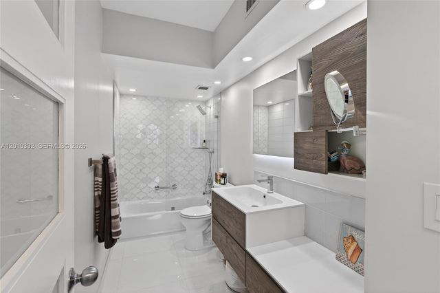 1985 S Ocean Dr 22H, Hallandale Beach, FL 33009