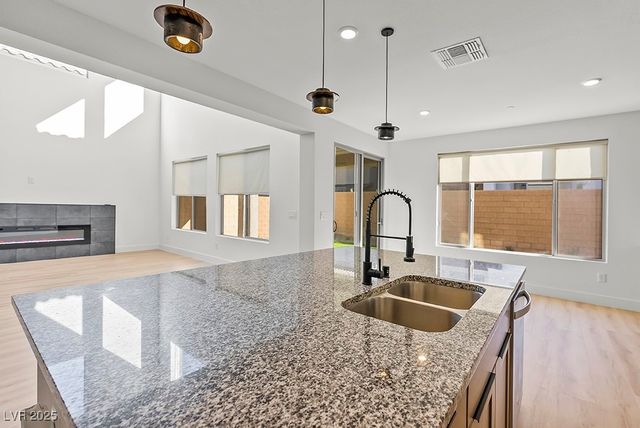 10851 Hanwicke Harbor Avenue, Las Vegas, NV 89166