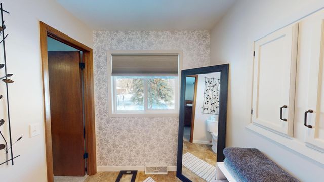 2025 Edgewood Drive, Owatonna, MN 55060