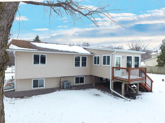 2025 Edgewood Drive, Owatonna, MN 55060