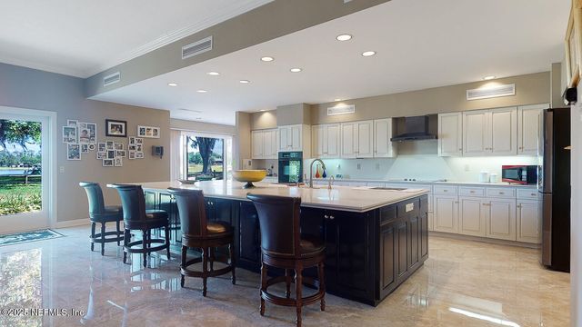 7987 HOLLYRIDGE Road, Jacksonville, FL 32256