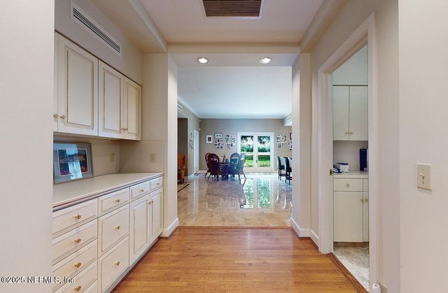 7987 HOLLYRIDGE Road, Jacksonville, FL 32256