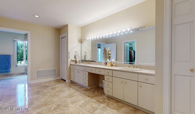 7987 HOLLYRIDGE Road, Jacksonville, FL 32256