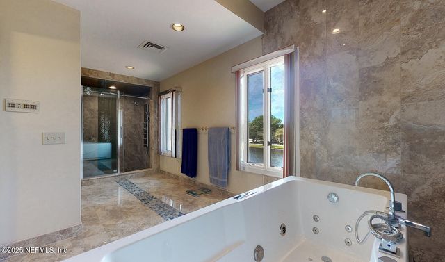 7987 HOLLYRIDGE Road, Jacksonville, FL 32256
