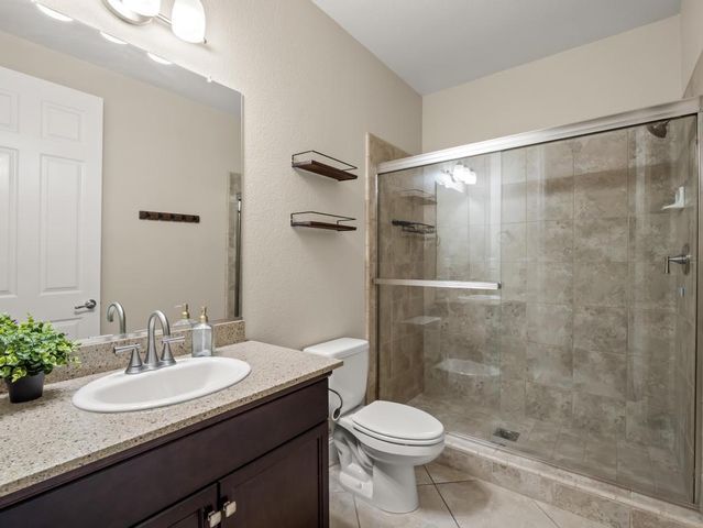 1229 E Via Roma Drive, Fresno, CA 93730