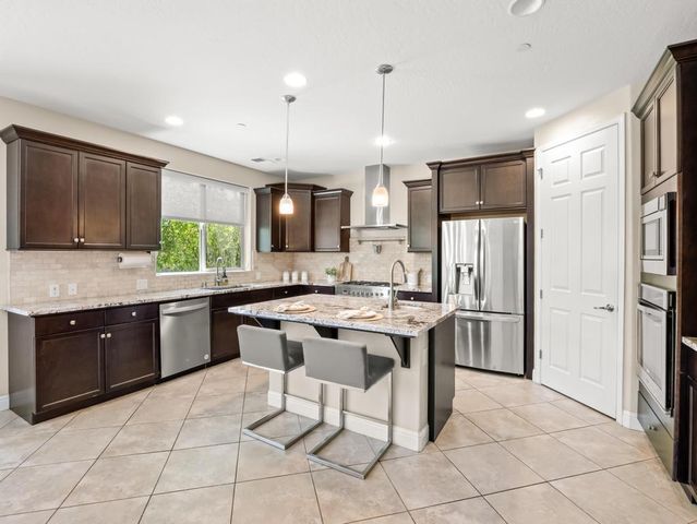1229 E Via Roma Drive, Fresno, CA 93730