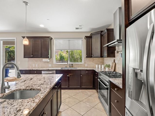 1229 E Via Roma Drive, Fresno, CA 93730