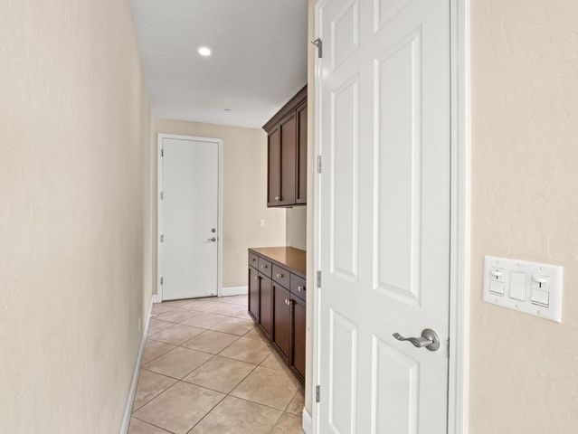 1229 E Via Roma Drive, Fresno, CA 93730