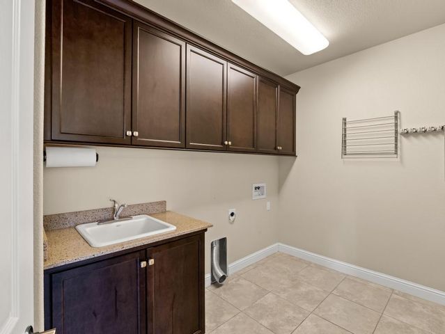 1229 E Via Roma Drive, Fresno, CA 93730