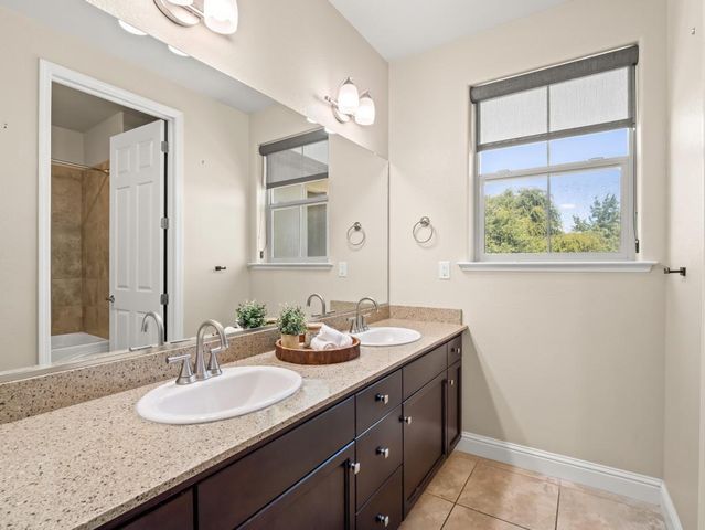 1229 E Via Roma Drive, Fresno, CA 93730