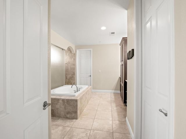 1229 E Via Roma Drive, Fresno, CA 93730