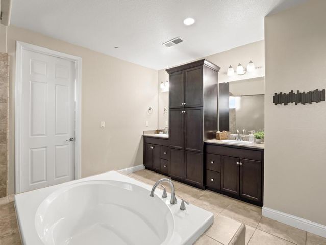 1229 E Via Roma Drive, Fresno, CA 93730