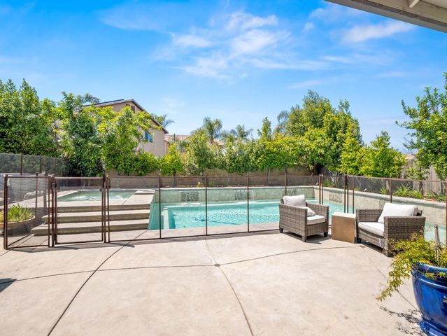 1229 E Via Roma Drive, Fresno, CA 93730