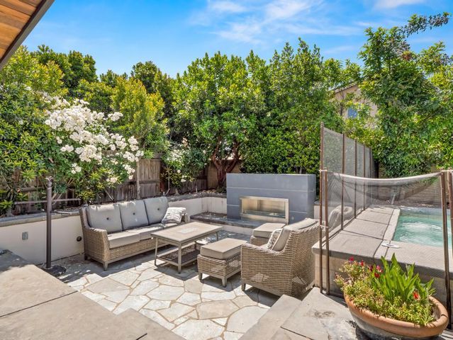 1229 E Via Roma Drive, Fresno, CA 93730