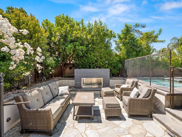1229 E Via Roma Drive, Fresno, CA 93730
