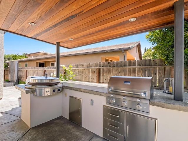 1229 E Via Roma Drive, Fresno, CA 93730