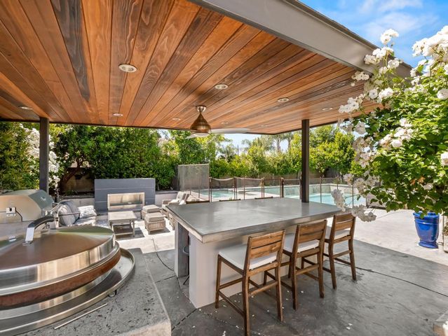 1229 E Via Roma Drive, Fresno, CA 93730