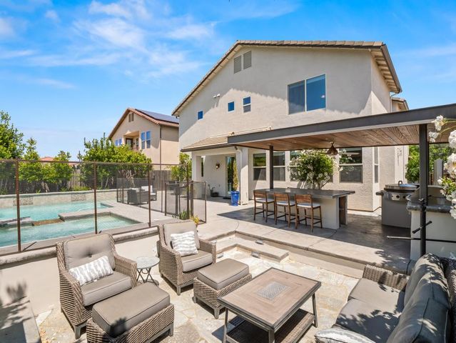 1229 E Via Roma Drive, Fresno, CA 93730
