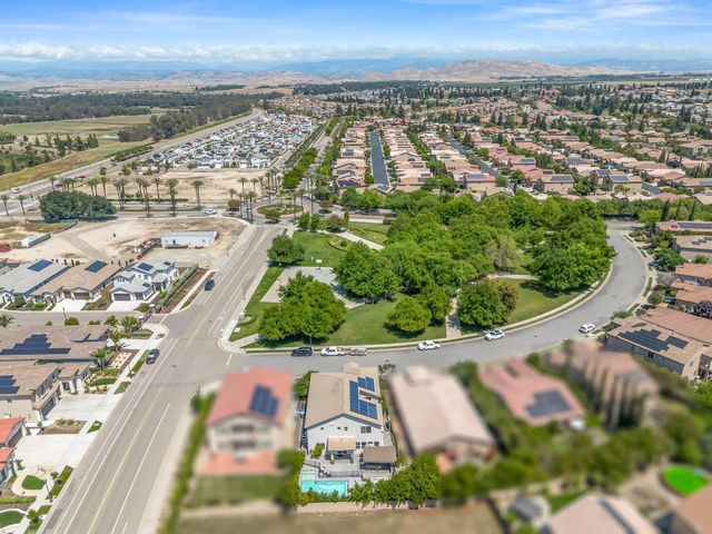 1229 E Via Roma Drive, Fresno, CA 93730