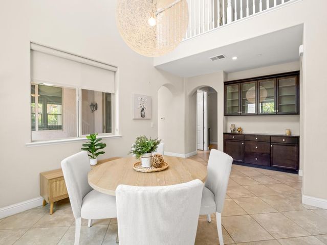 1229 E Via Roma Drive, Fresno, CA 93730