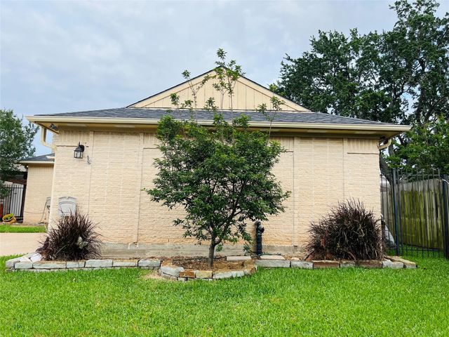 227 Essex Place, Stafford, TX 77477