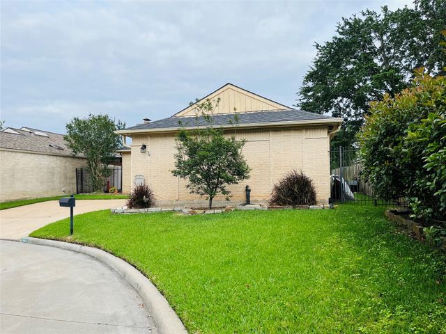 227 Essex Place, Stafford, TX 77477