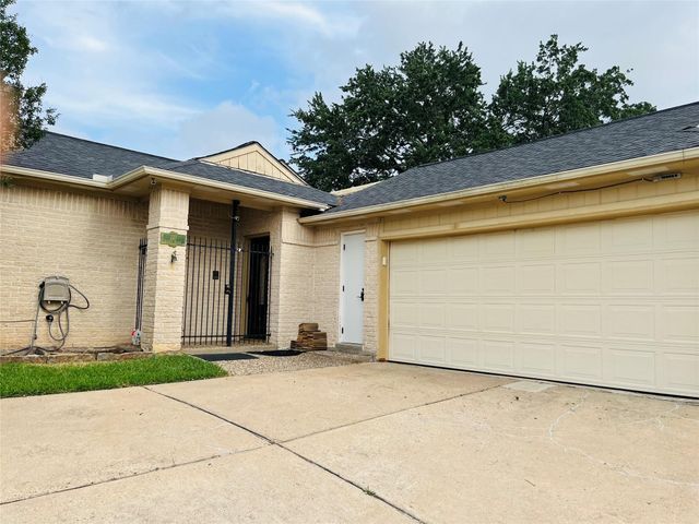 227 Essex Place, Stafford, TX 77477