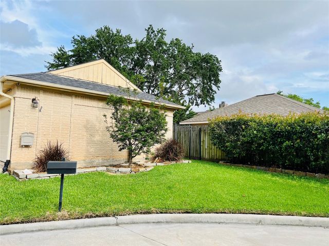 227 Essex Place, Stafford, TX 77477
