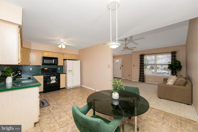 12 HANCOCK LN, Berlin, NJ 08009