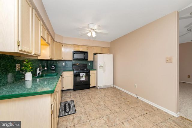 12 HANCOCK LN, Berlin, NJ 08009