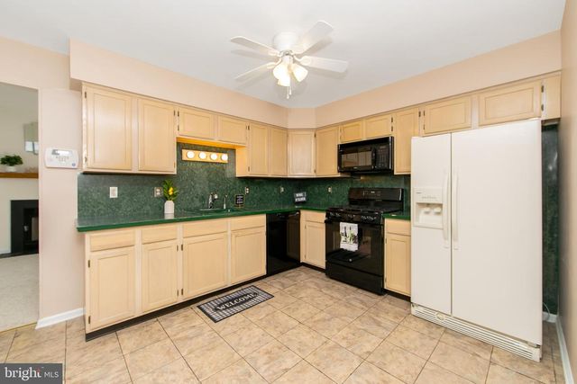 12 HANCOCK LN, Berlin, NJ 08009